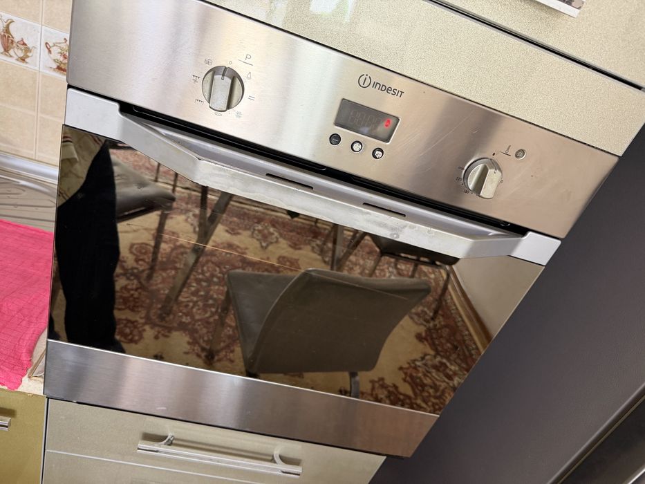 Продается духовка Indesit