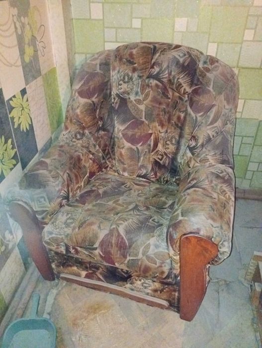 Отдам бесплатно старую мебель, самовывоз.