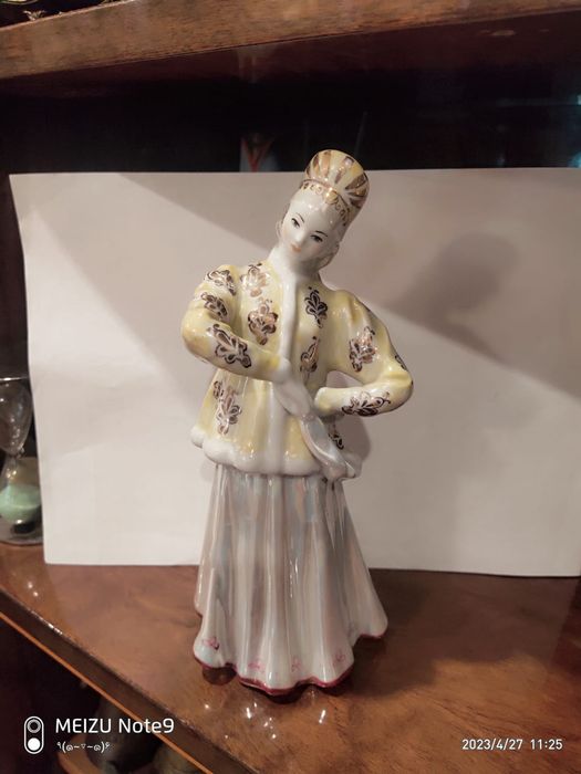 Статуэтка форфор