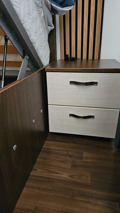 Pat 160x200 cu somiera si saltea + 2noptiere