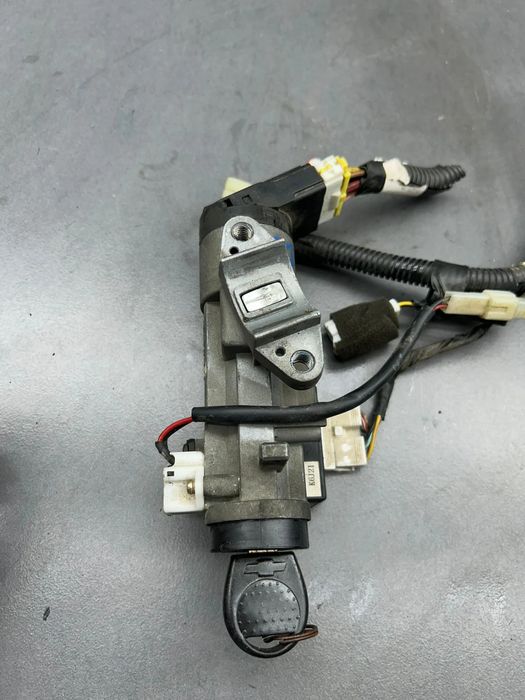 Contact cu cheie 116RI000004 Chevrolet Aveo 2006 1.4 MT (94 hp)
