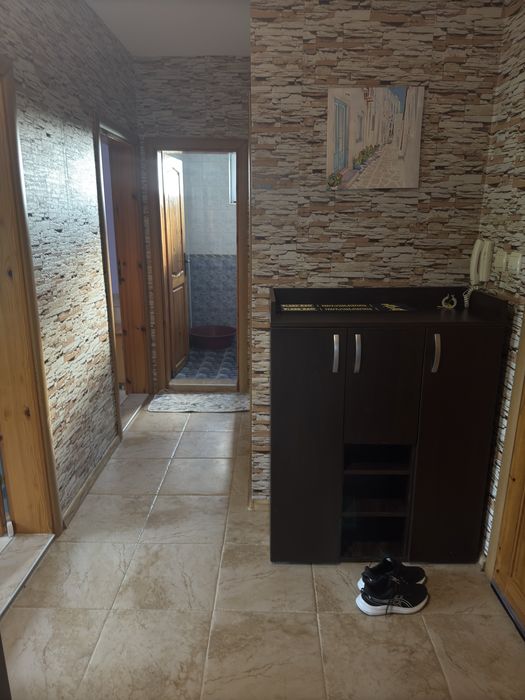 Дава се под наем Тристаен апартамент в Добрич, Градска болница - 92 кв.м за 306 € - Снимка #2