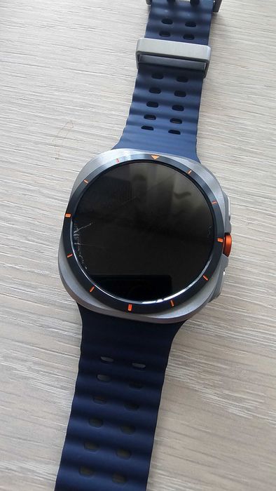 Samsung Galaxy Watch Ultra 2025, 64 GB, eSIM ecranul are o fisură în sticl