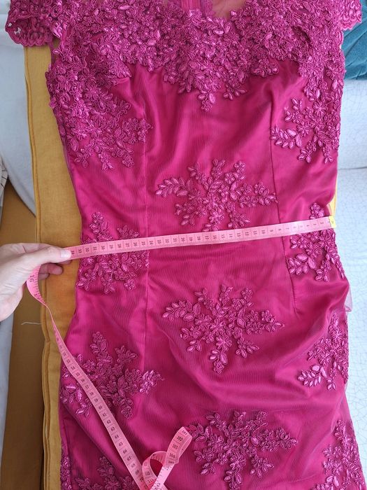 Rochie midi făcută pe comandă, roz fuchsia, este un s-m