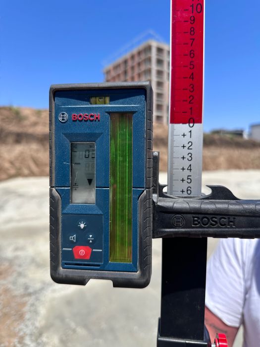 Ротационен нивелир Bosh GRL 300 HV + LR 45