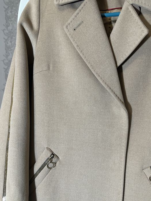 Пальто бренда Miss style