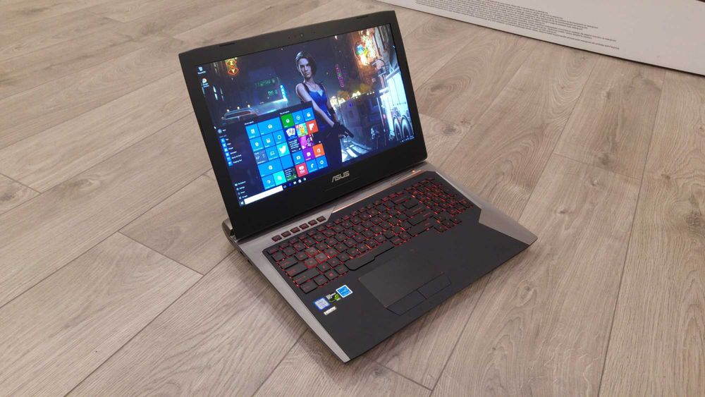 laptop gaming Asus Rog ,intel core i7,video 8 dedicat, ram 16 gb, 17,3