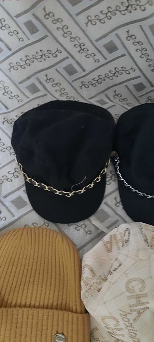 Кепки чёрные для девочек и женщин