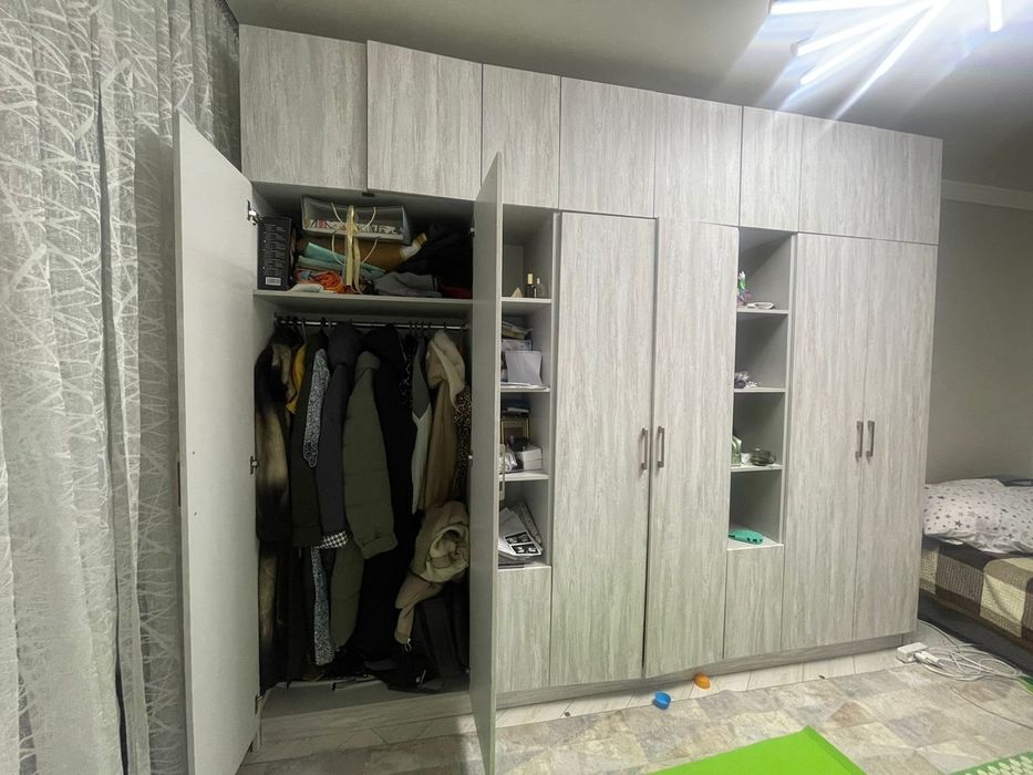 продам шкаф и тумбу