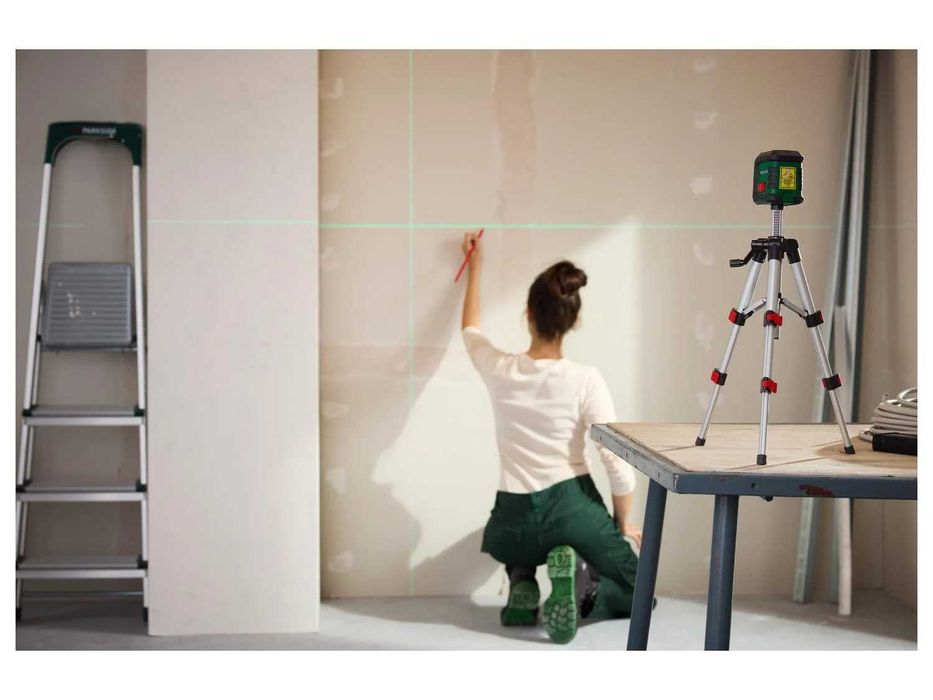 Laser cu linii în cruce PARKSIDE PKLL 3 A1 cu trepied,distanta 40 metr