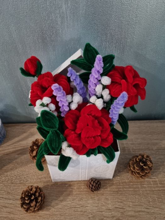 aranjamente florale handmade din sarma plusata (poza este doar de referinta, fiecare aranjament este creat dupa gustul clientului)