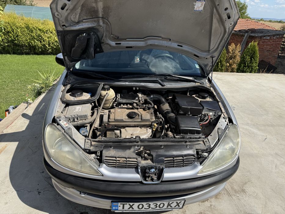 Пежо 206  1.4 Бензин 2003г