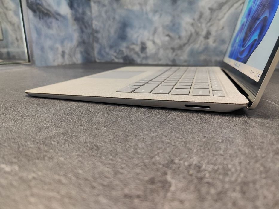 Microsoft Surface Laptop 2 Сенсорный