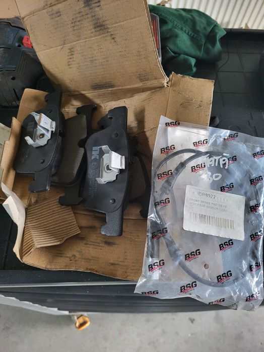 Placute frane fata cu senzor bmw f30,f31,f34,f36,f20