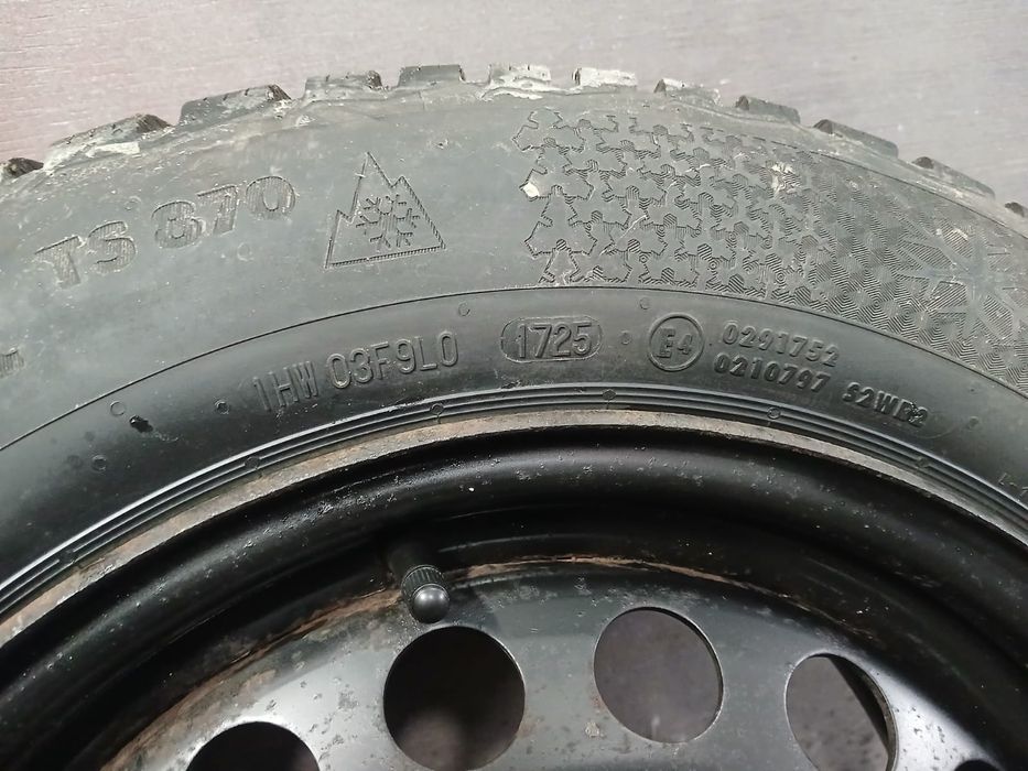 Vănd 4 anvelope cu genti Dacia Logan