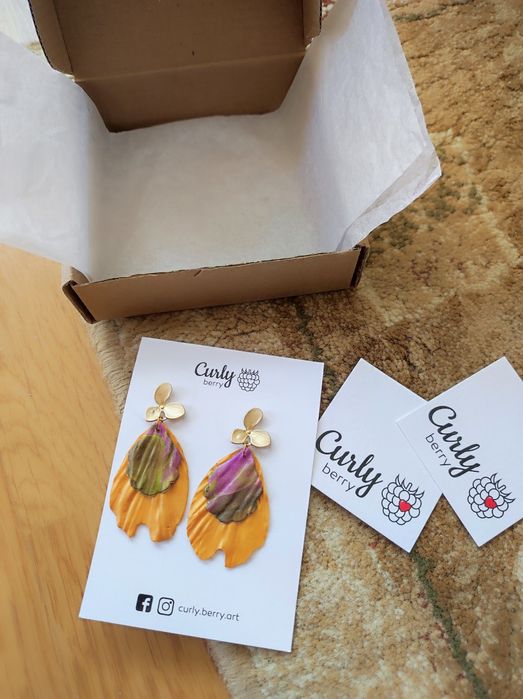 Curly berry, ръчно изработени обеци