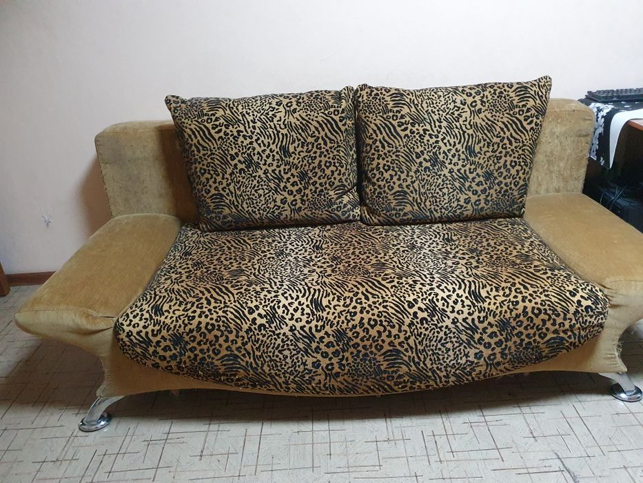 Продам диван в хорошем состоянии