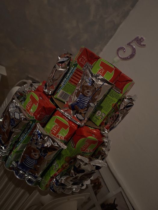 Buchet de flori din plastic, tort copii