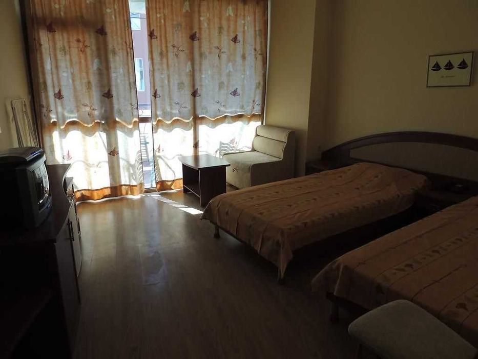 Предлагаме на Вашето внимание работещ семеен хотел в гр. Несебър