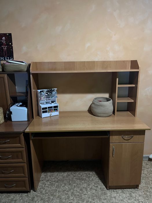 Продаю столы компьютерные