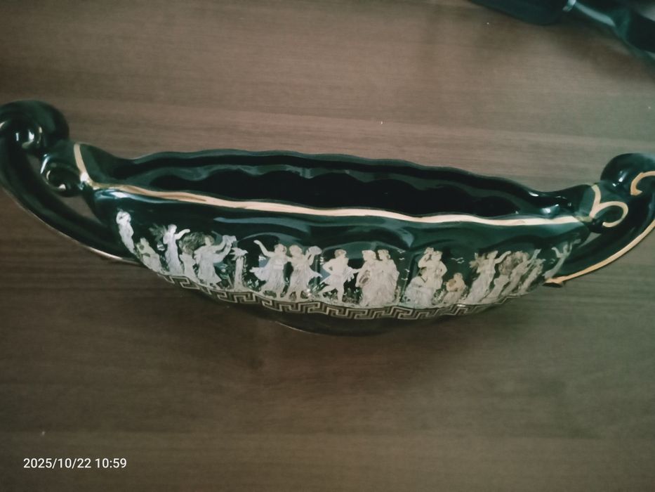 Вазы, ладья, в греческом стиле