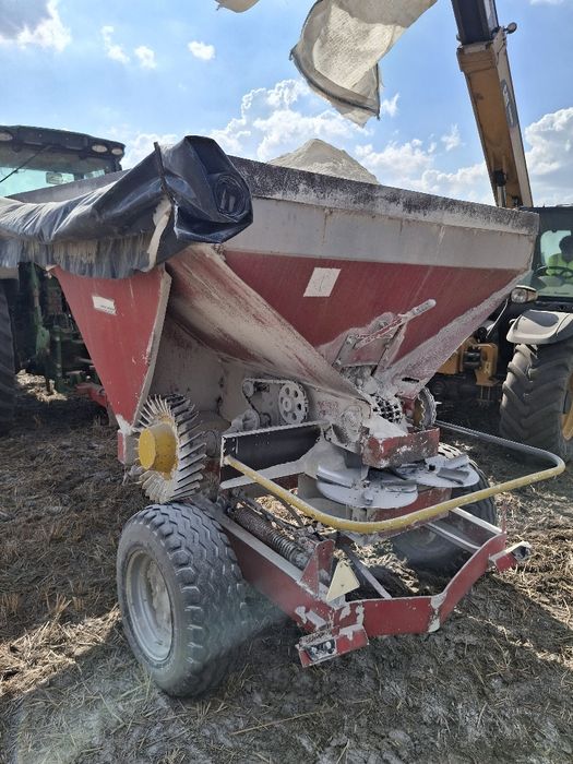 Distribuitor ingrasaminte cu banda