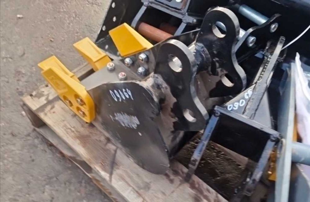 Set Cupe excavator 0.8 maxim 1.8 Tone