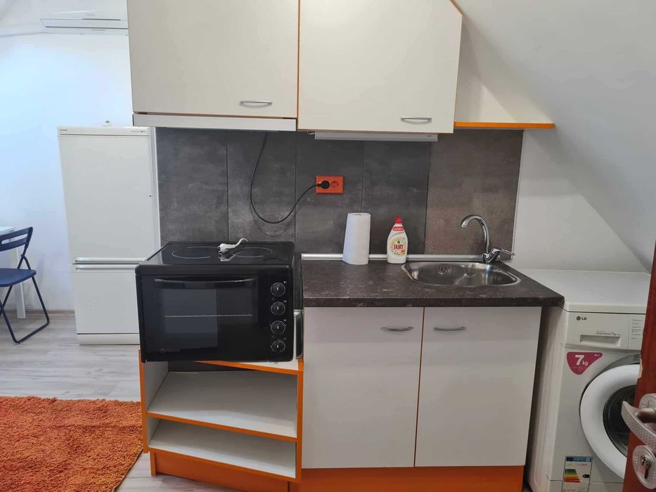 Дава се под наем Ателие в Плевен, Идеален център - 25 кв.м за 147.9 € - Снимка #1