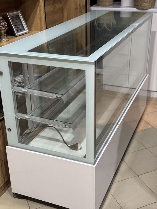 Кондитерский холодильник