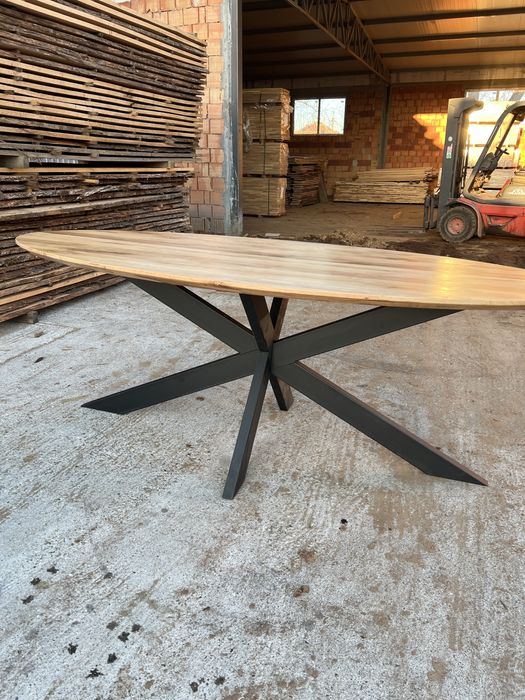 Masa din stejar cu picioare metalice