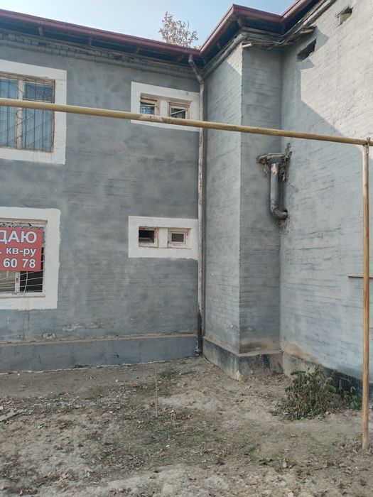 Ул.Беруни г.Янгиюль ПРОДАЮ 2-х ком.  ЕВРОРЕМОНТпервый этаж 2/1/2 СВОЯ