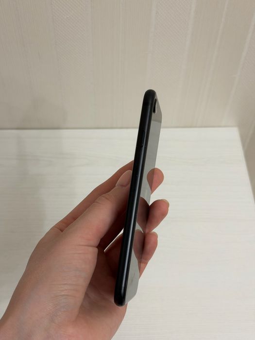 Iphone SE 64гб черный