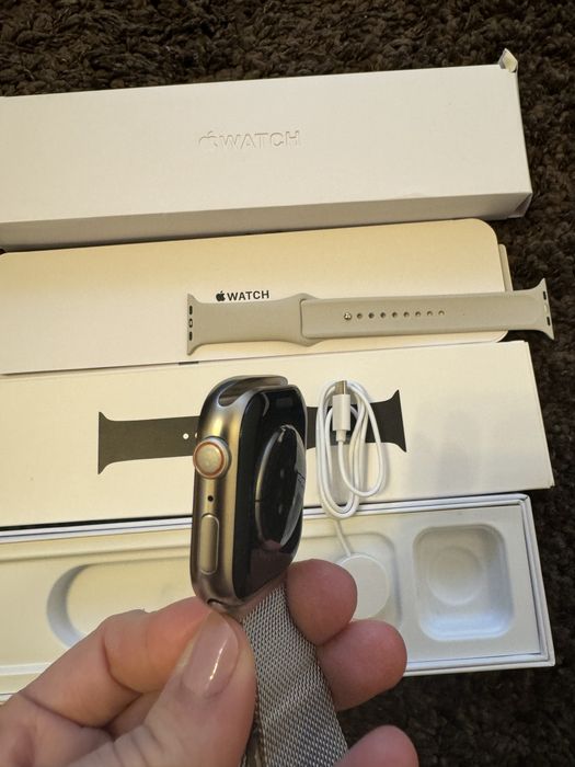 Смарт часовници бежов