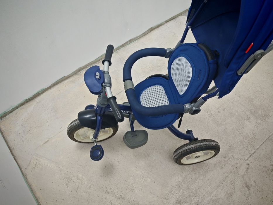 Продавам триколка Lexus, много запазена