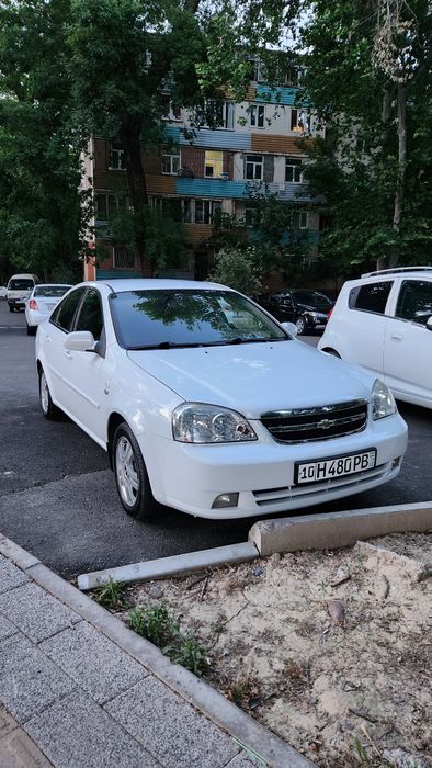 Lacetti 1.8 mexanika 6000 y.e