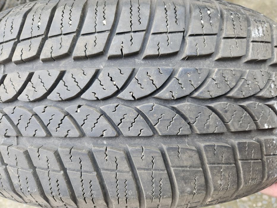 Продавам зимни гуми с  джанти 16"
