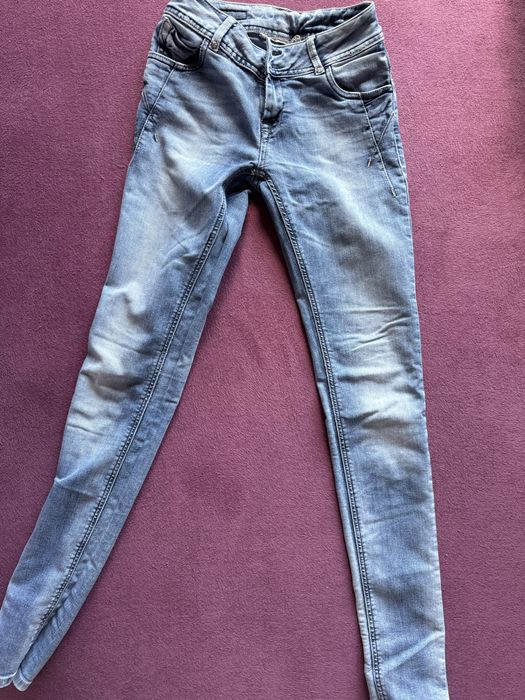 Дънки втора употреба .Размер 35 едностранно