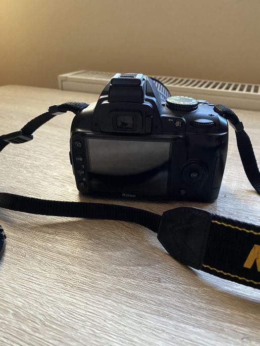 Nikon D3000 + obiectiv Nikon 18-105mm VR