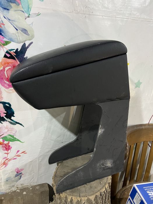 Продам подлокотник универсальный