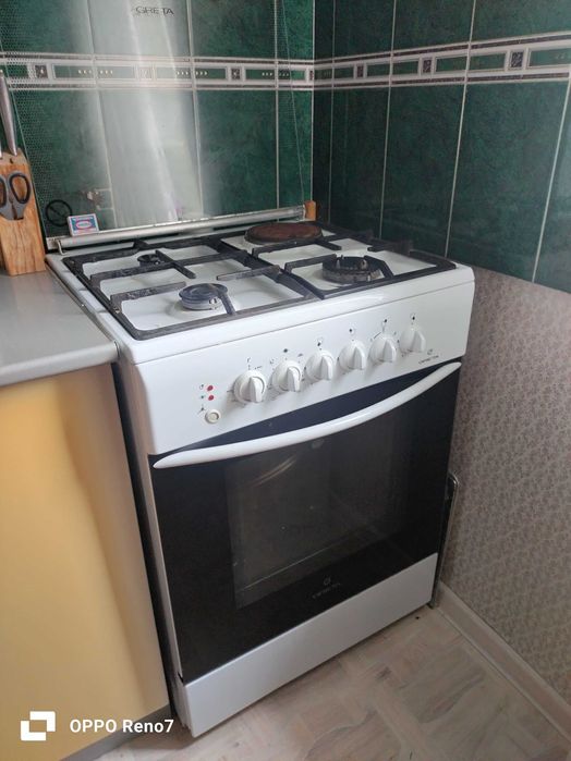Продам газовую плиту