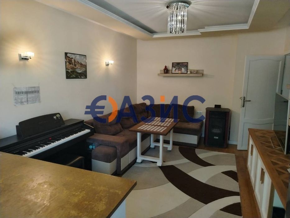 Продава се Тристаен апартамент в Несебър - 70 кв.м за 2286 €/кв.м - Снимка #2