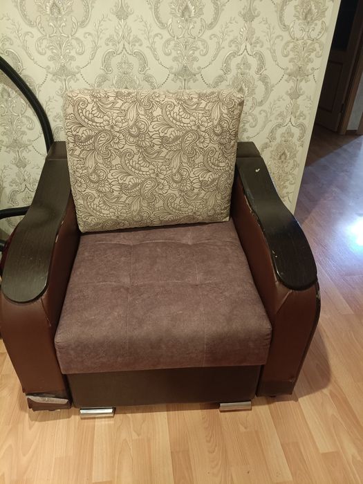 Продам диван срочно
