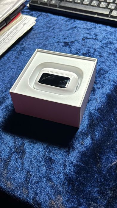 Наушник эйрподс.