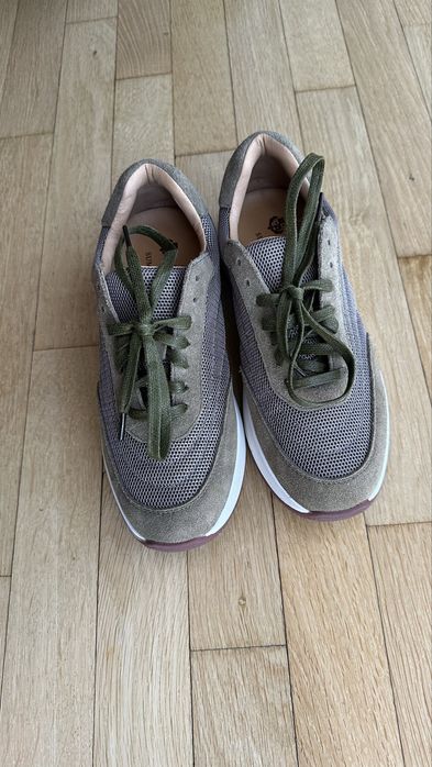 Женскик кроссовки