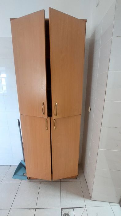 Продам шкафи стулья