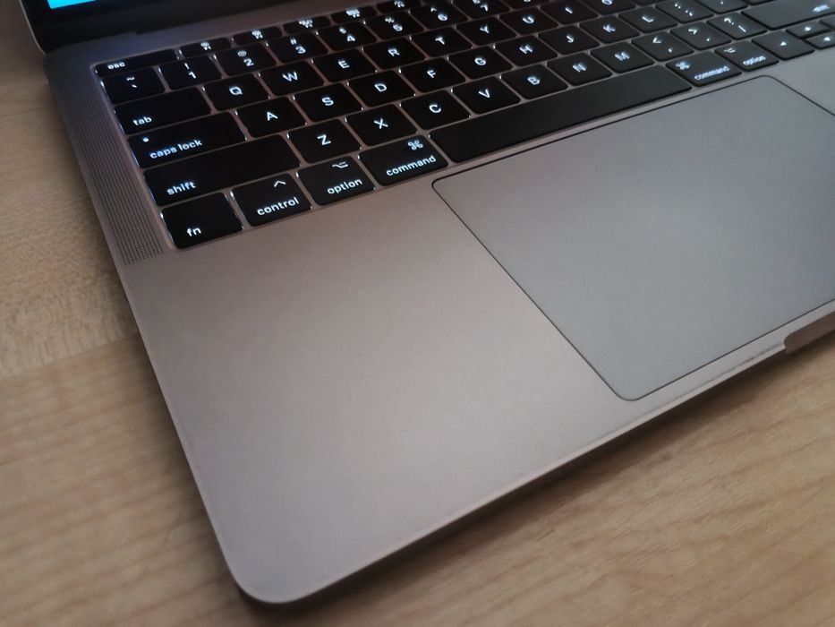 MacBook Pro 2017 13,3" Retina QHD+/ Core i5/ 8GB 2133MHz /256GB NVMe