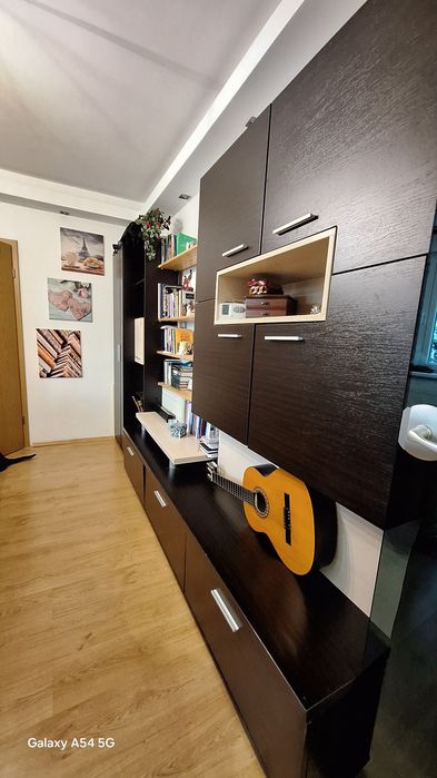 Biblioteca de vanzare