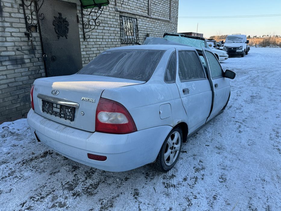 На авторазбор поступила приора