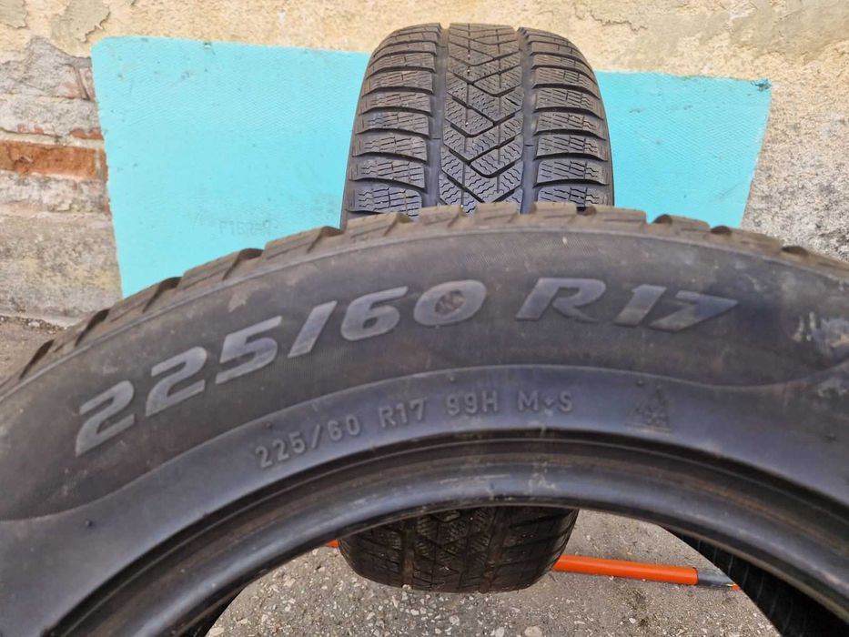 2 Pirelli R17 225/60 Зимни гуми  DOT2718