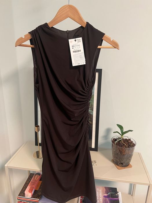 Къса рокля Zara в кафяв цвят